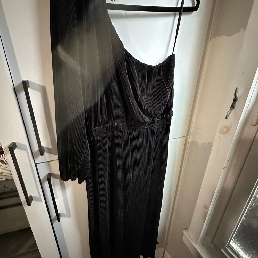 Petal & Pup Black One-Shoulder Dress